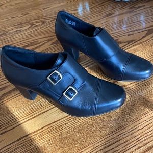 Clarks Bendables leather shoe bootie, size 9
